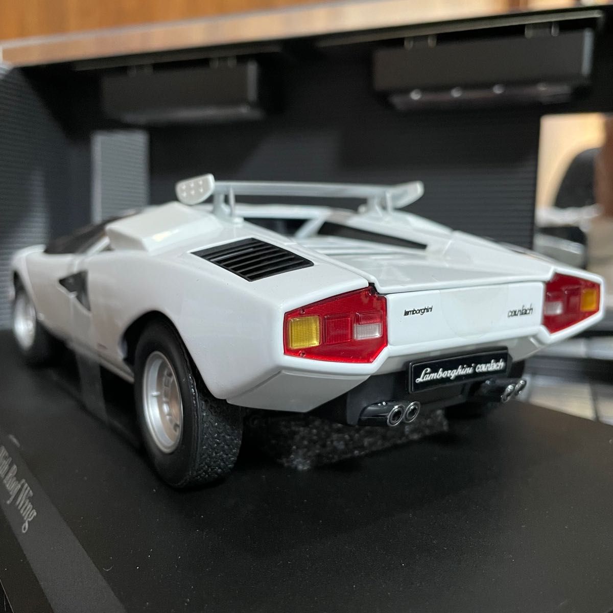 激レア！絶版未展示品 京商1/18 ランボルギーニカウンタックLP400with roof wing