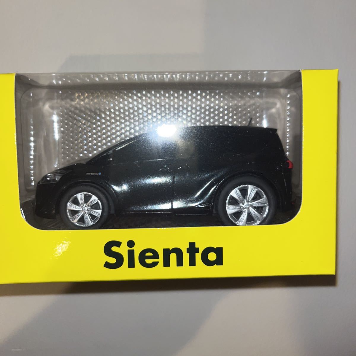 トヨタ　2代目シエンタ　後期　TOYOTA Sienta ブラックマイカ　黒　プルバックカー　ミニカー　非売品　カラーサンプル_画像1