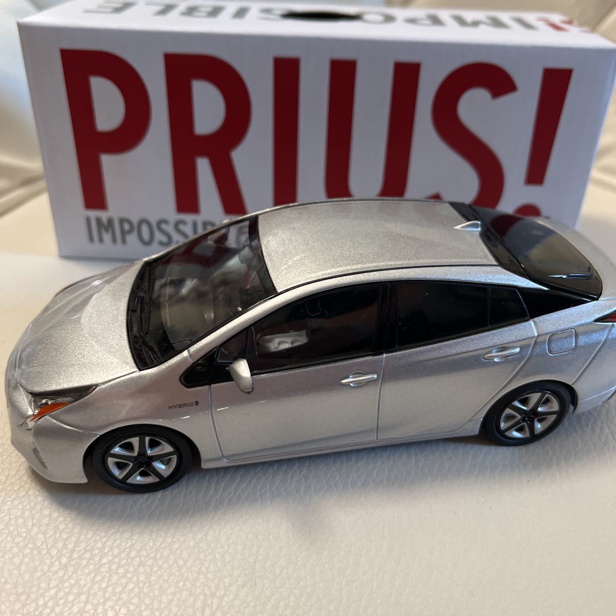 非売品 1/30 トヨタ 50 プリウス TOYOTA PRIUS 前期 カラーサンプル ミニカー シルバーメタリック 1F7 プルバックカー_画像1