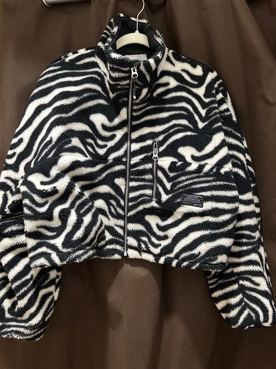Bershka ベルシュカ アウター ナイロンジャケット ジャンパー 魚 M
