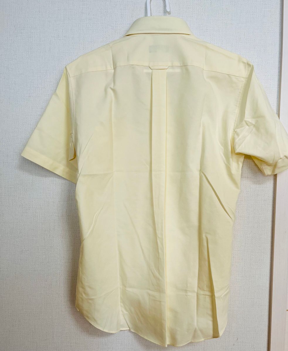 ワイシャツ　ボタンダウン　半袖　シャツ　イエロー　イージーケア　Mサイズ　新品　薄黄色　ビジネス