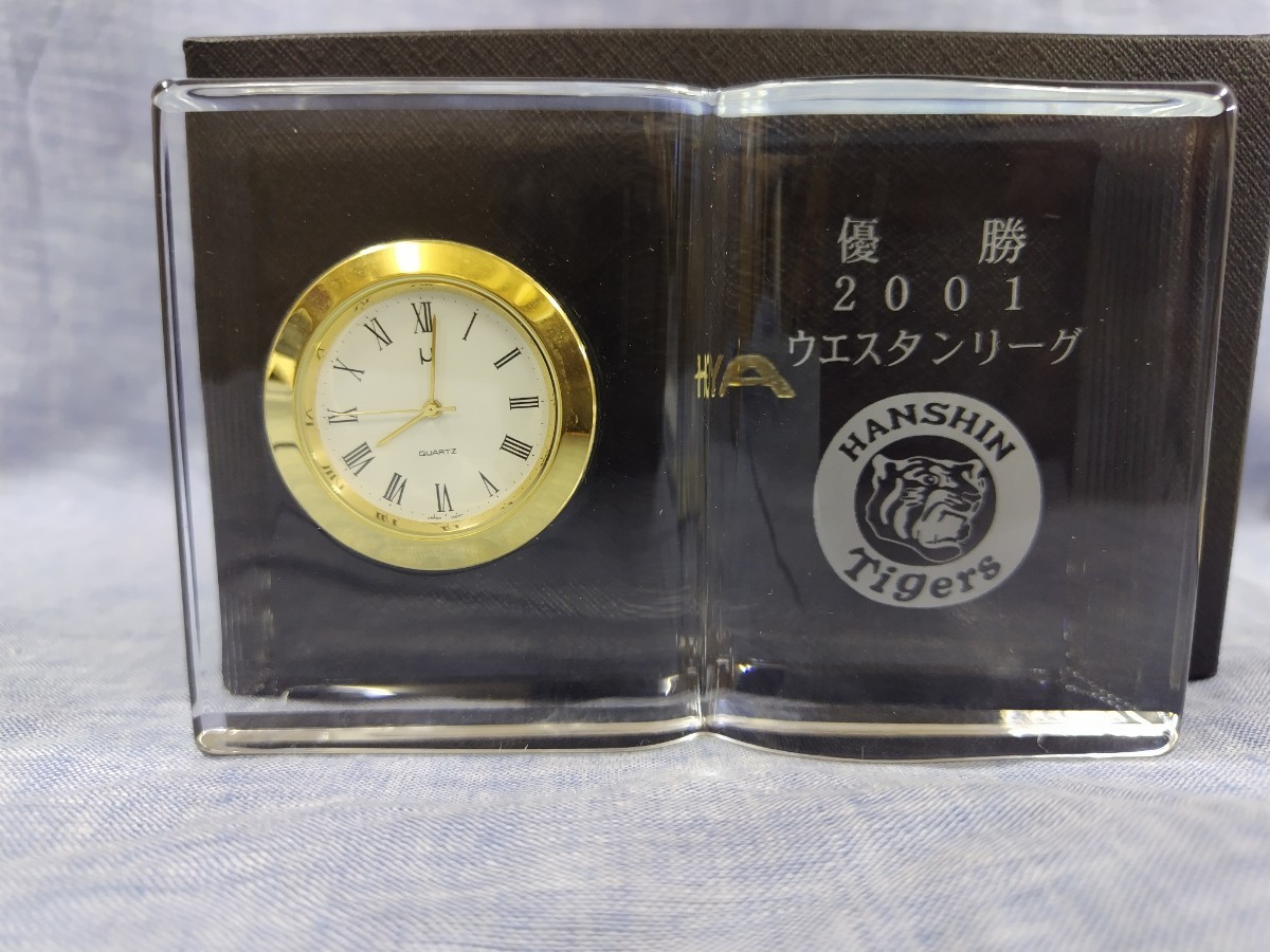 堅実な究極の 阪神タイガース 優勝記念 岡田監督 置き時計 HOYA 限定