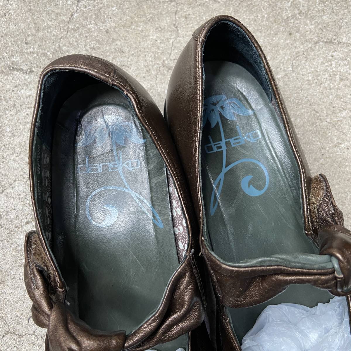 ☆送料無料☆dansko☆リボンデザインフラットシューズ☆パンプス☆ヒール☆ブロンズカラー☆39☆I23_画像5