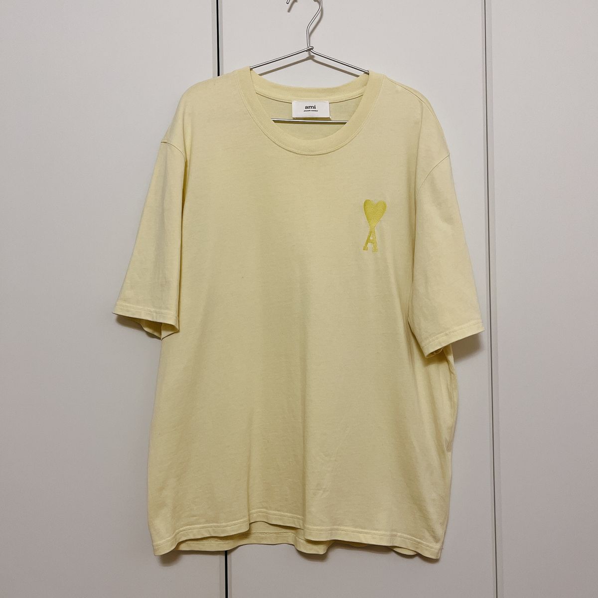 【Ami Paris】アミパリス　ロゴTシャツ　刺繍　イエロー