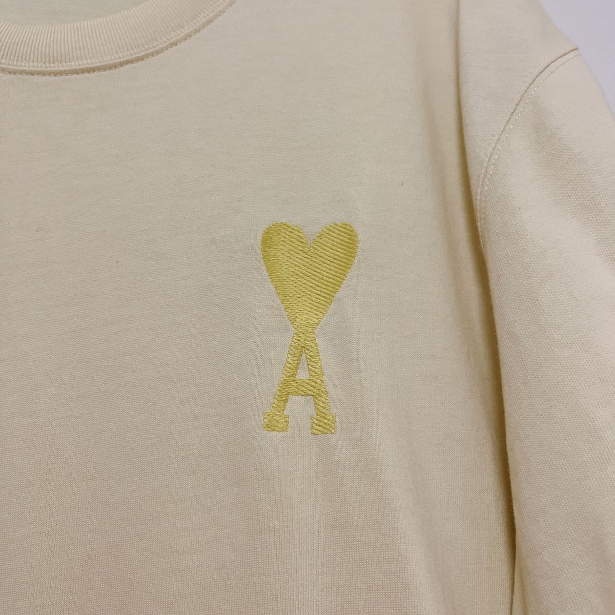 【Ami Paris】アミパリス　ロゴTシャツ　刺繍　イエロー