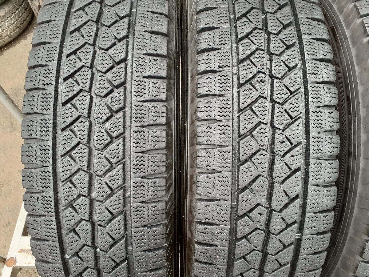 パF2382■195/80R15 107/105L LT　4本価格　BRIDGESTONE BLIZZAK VL1　送料無料 冬 2018年 ハイエース キャラバン NV350 ボンゴ_画像2