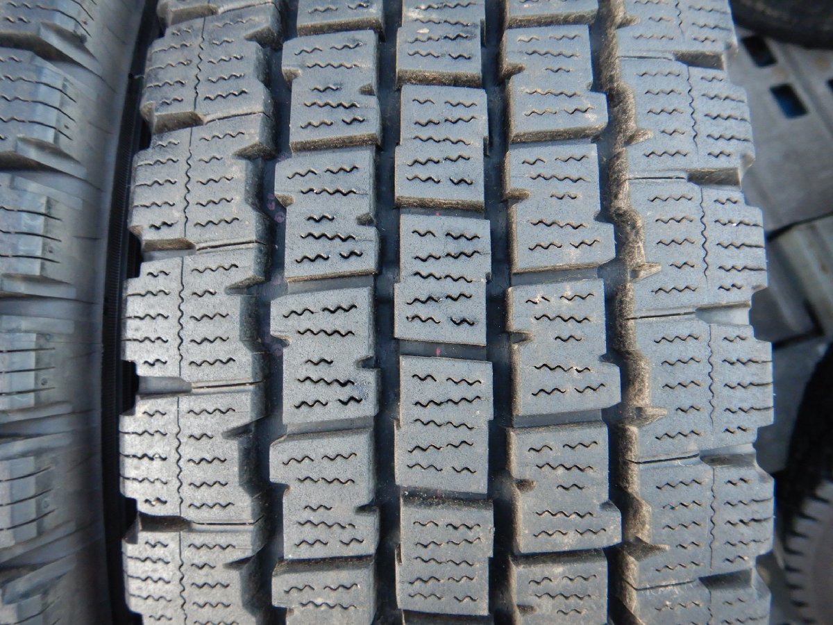 2本価格★パT6455②■215/70R17.5 118/116L LT BRIDGESTONE BLIZZAK W969 冬★条件付送料無料★地山 トラック キャンター スタッドレス_画像2