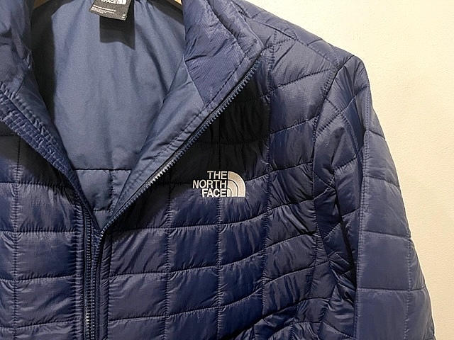 新品 正規品 USA限定 日本未発売 The North Face ノースフェイス 希少な白ロゴ サーモボール インサレーションジャケット US-L NAVY_画像4