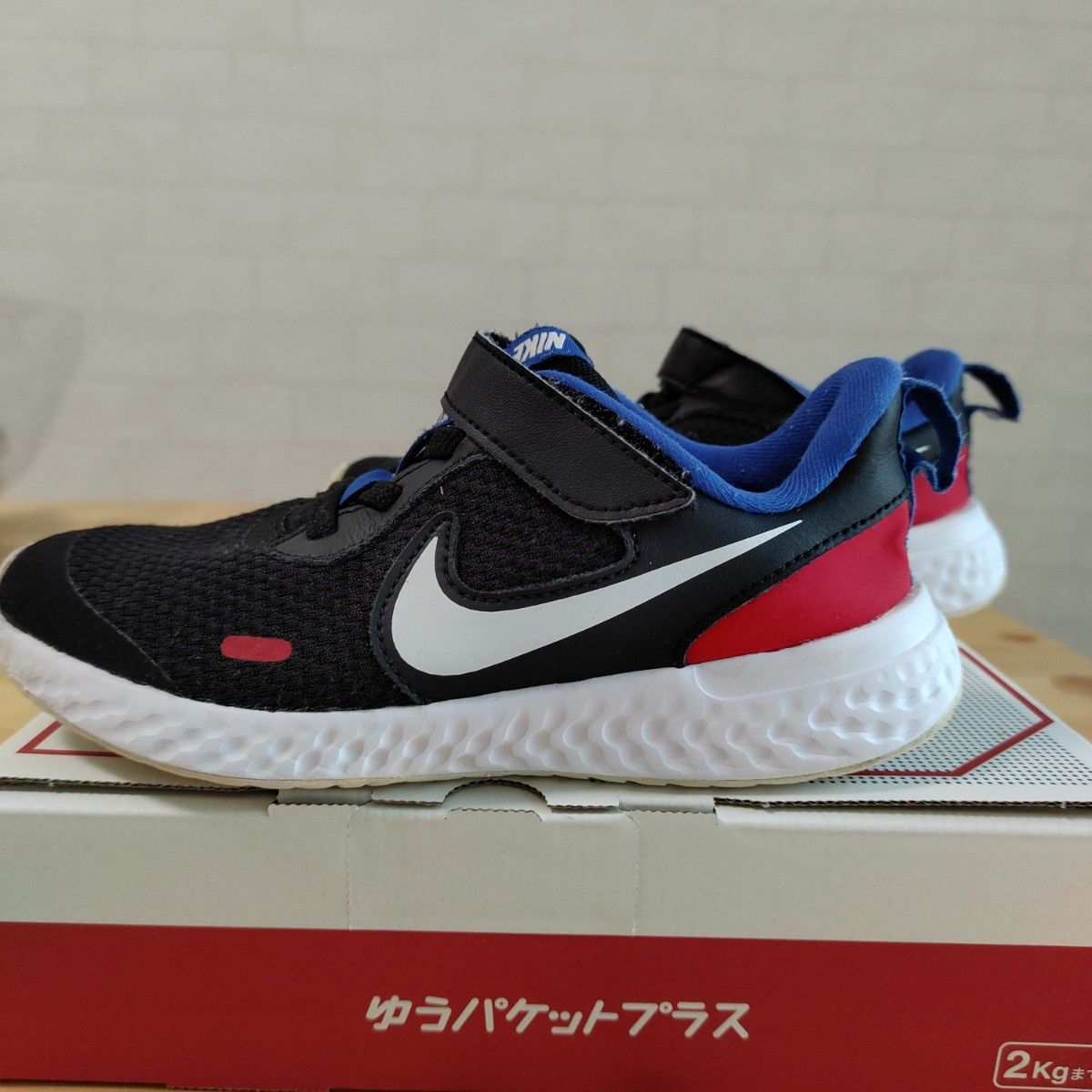 【匿名配送】18.0cm NIKE キッズスニーカー 面ファスナー