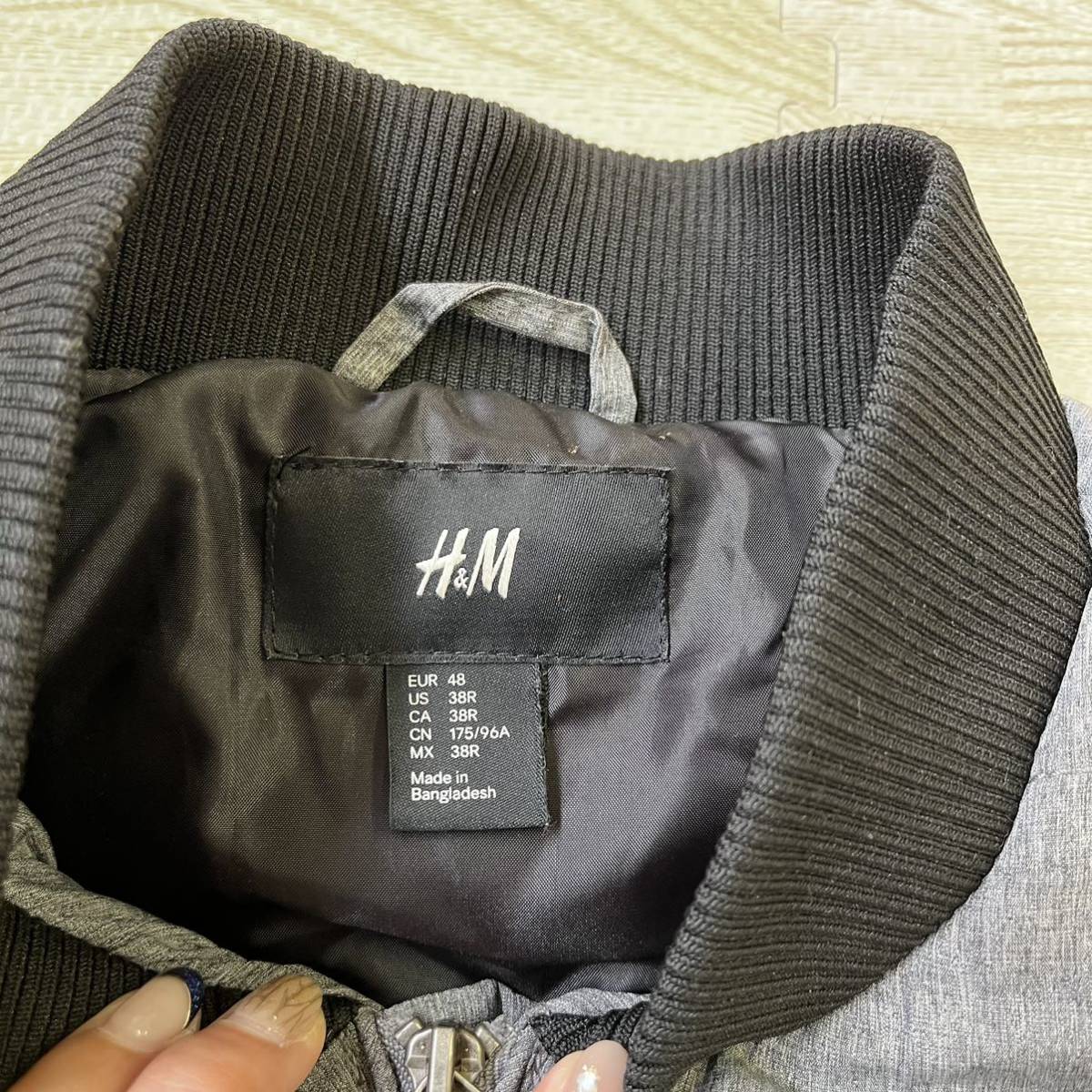 H&M エイチアンドエム ベスト ナイロンベスト グレー メンズ Mサイズ相当 48 メンズ Y_画像4