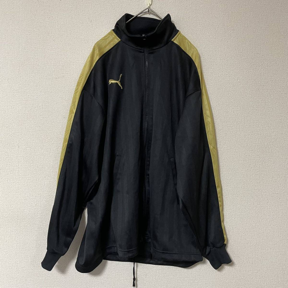 超希少品】PUMA プーマ ジャージ セットアップ 上下セット 黒 金 超希少品】PUMA プーマ ジャージ セットアップ 上下セット 黒 金