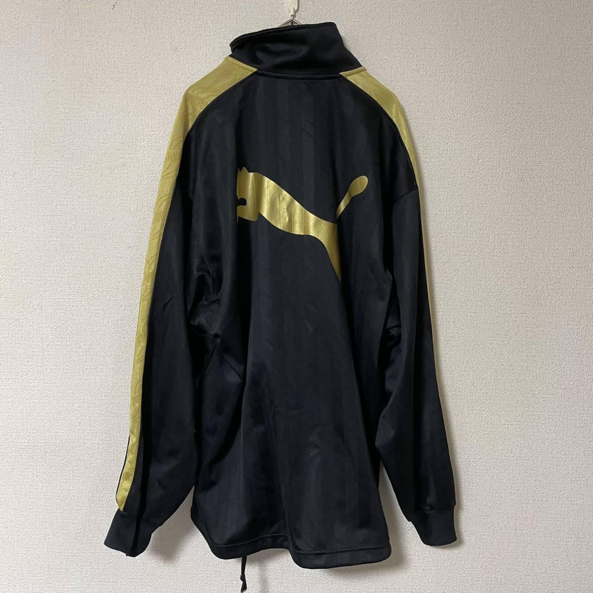 超希少品】PUMA プーマ ジャージ セットアップ 上下セット 黒 金 超希少品】PUMA プーマ ジャージ セットアップ 上下セット 黒 金
