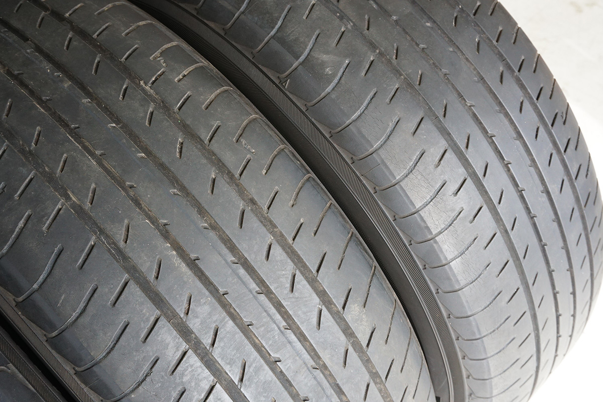 ヨコハマ ブルーアース BluEarth E51A 225/60R17 99H 2015年製造 中古4本 夏タイヤ オンロード 17インチ　[TZ209]_画像3