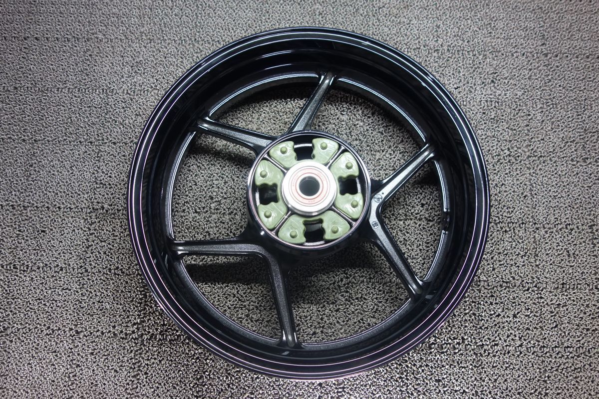 リアホイール カワサキ 純正 17x5.50 ZX-6RR ZX600N ZX-6R ninja1000 ER-6n ER-6f ZX600R ニンジャ 新品 未使用 #R20230821_画像2