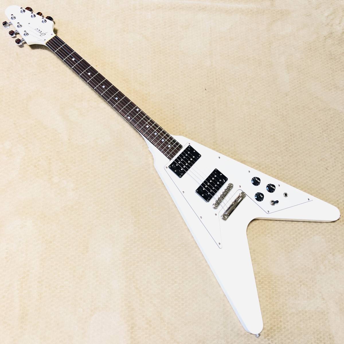 Yahoo!オークション - Greco FV-650 Flying V White 1980~90s Yahoo!オークション - Greco FV-650 Flying V White 1980~90s