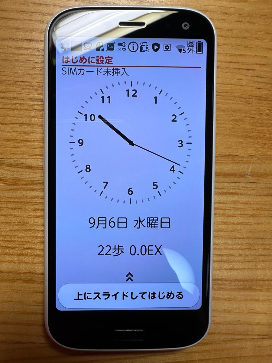 極美品】らくらくスマートフォン SIMロック解除済 F-52B-