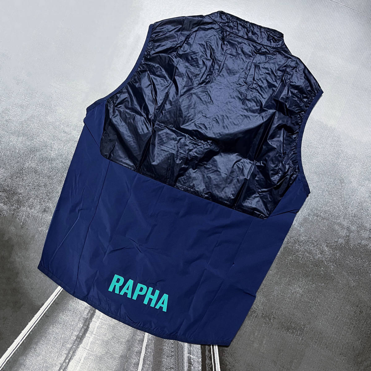 色々な 新品 Rapha ベスト ジレ インサレーティッド プロチーム メンズ