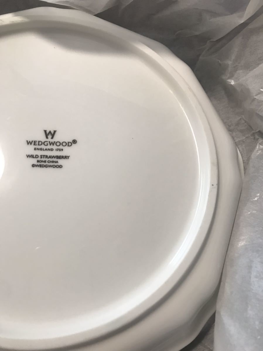 新品未使用　WEDGWOOD ウェッジウッドワイルドストロベリー プレート皿 大きめ　24センチ　送料710円　即決あり_画像2