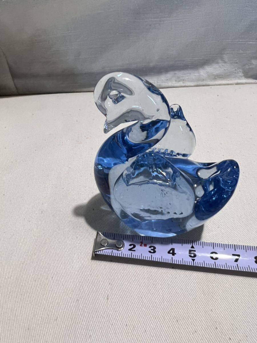* glass made paperweight swan *B-105