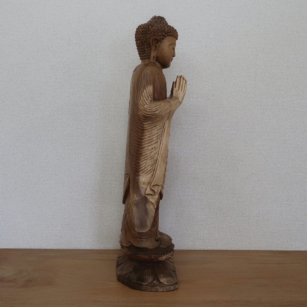 ブッダの木彫り 立像 合掌 80cm スワール無垢材 木製仏像 ブッダオブジェ 仏陀 釈迦 観音菩薩 置物 置き物 080776_画像3