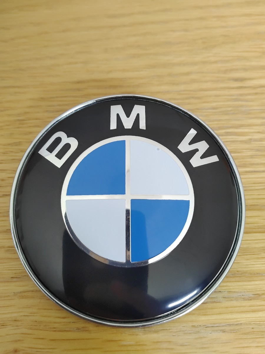訳ありジャンク【新品】BMW 74mm エンブレム 51148219237 E46 E90 F30 F31 F32_画像1