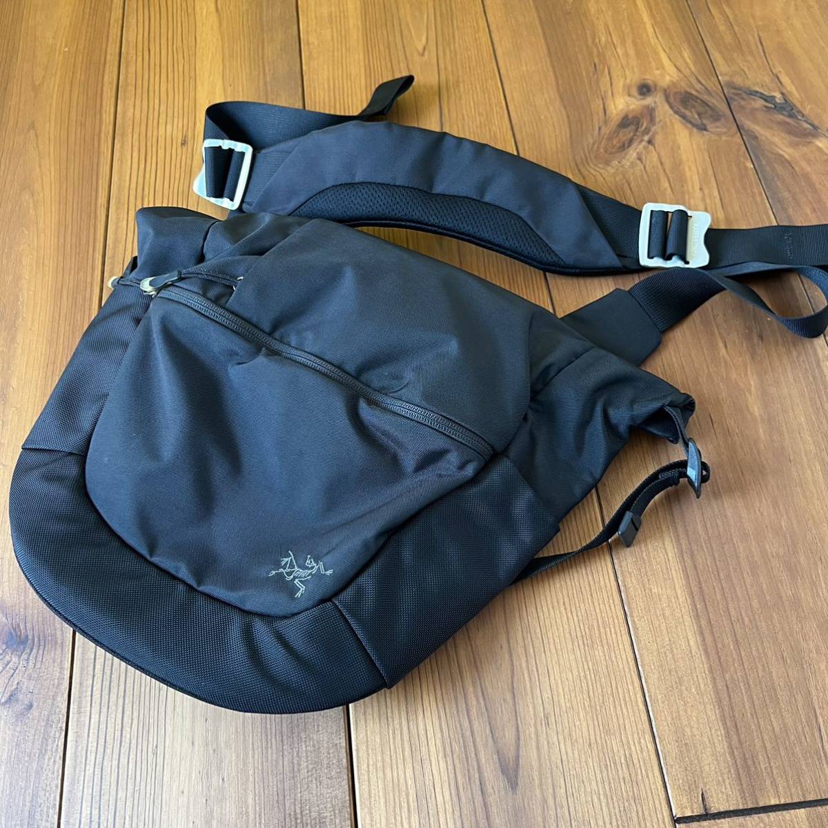 アークテリクスMISTRAL 8 ARC''TERYX メッセンジャーバッグ-ARCTERYX