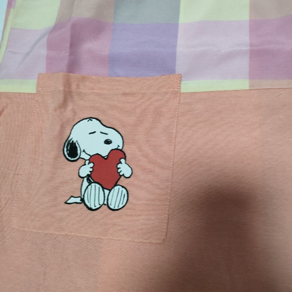 新品　エプロン　保育士　幼稚園　介護　SNOOPY　スヌーピー　PEANUTS  