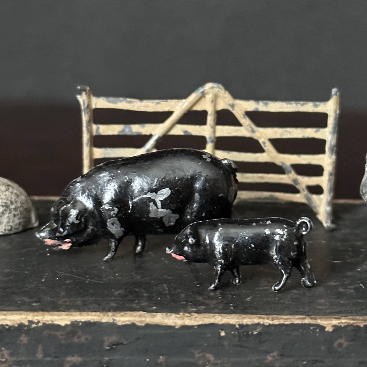 イギリス蚤の市　古い鉛製の動物　豚や羊、馬、柵　６つセット　ジオラマ　ミニチュア　インテリア雑貨　ディスプレイ_画像3