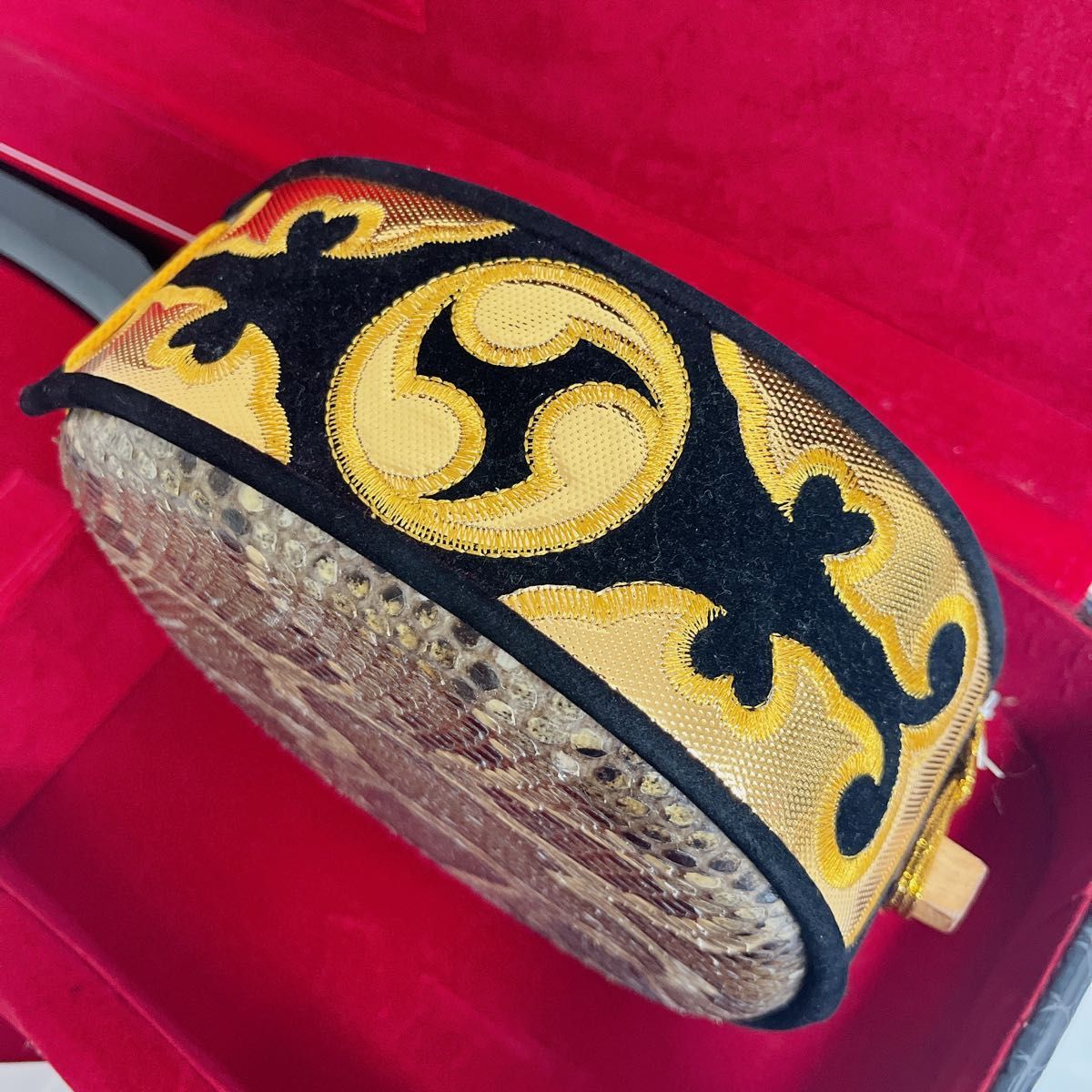 美品】沖縄三線 蛇皮 強化張り 真壁 黒塗り 黒木 ハードケース 初心者