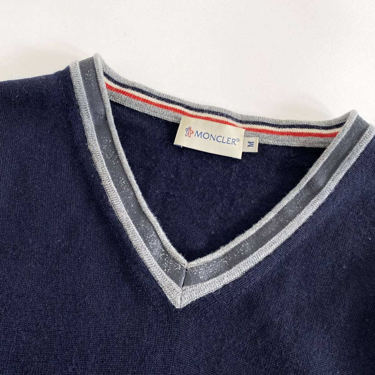 1i27《美品》MONCLER モンクレール Vネックニットセーター サイズM ネイビー メンズ 長袖 バージンウール トップス sweater ハイブランド_画像5