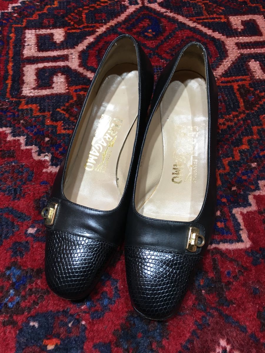 Salvatore Ferragamo GANCHINI LOGO LEATHER PUMPS MADE IN ITALY/サルヴァトーレフェラガモレザーパンプス