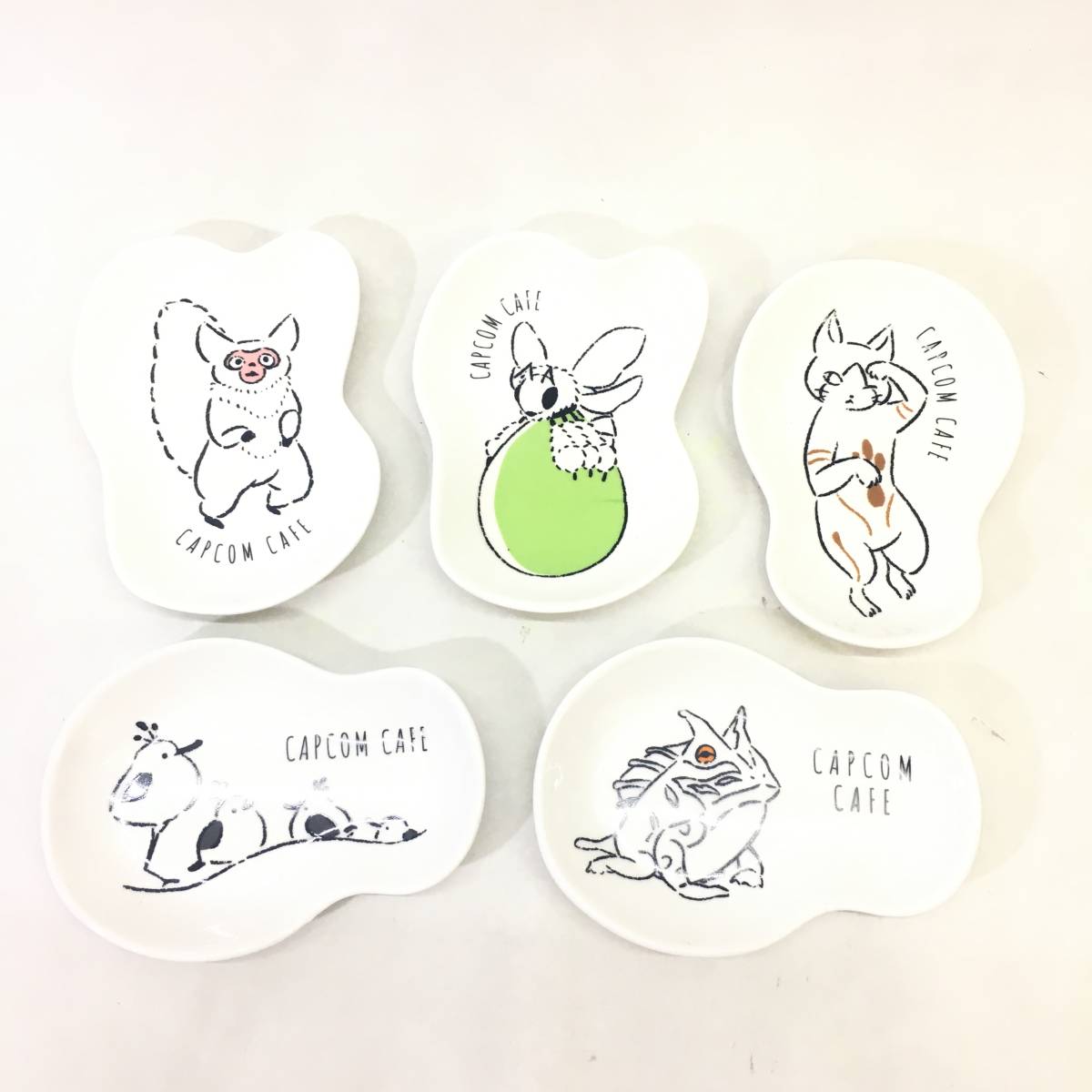 Σ未使用品　カプコンカフェ×モンスターハンターワールド：アイスボーン　お皿　食器　小皿セット　ねこ　とり　動物　アニマルΣN51358_画像3