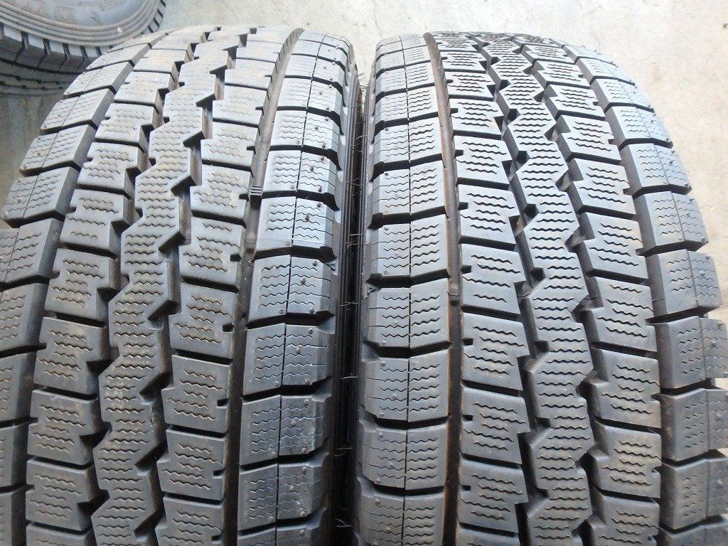 D109-1 バリ溝 送料無料【205/70R16 111/109】ダンロップ LT03M