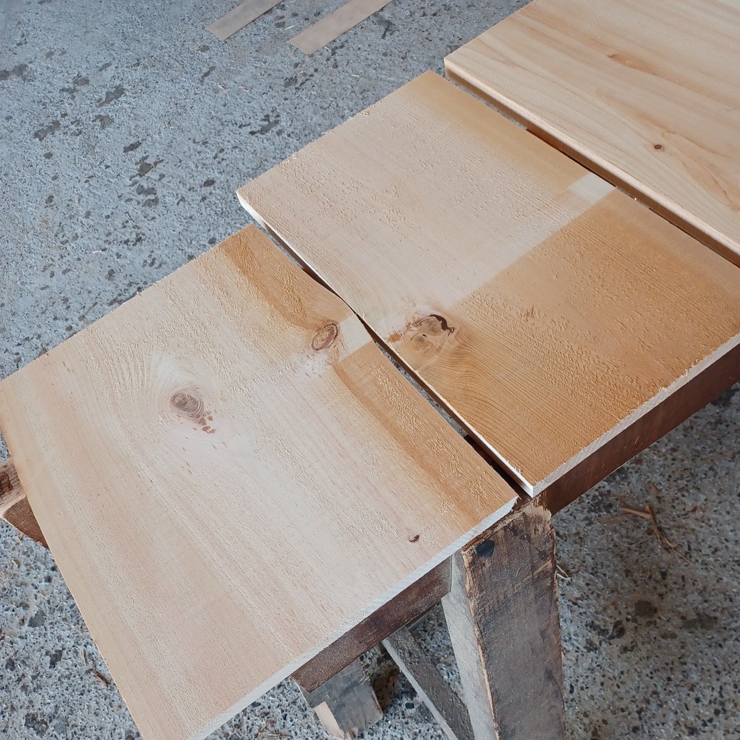 C-1482【サイズ色々】　 国産ひのき 　耳付節板 　4枚セット　テーブル 　棚板　 看板 　一枚板　 桧　 檜　無垢材　 DIY