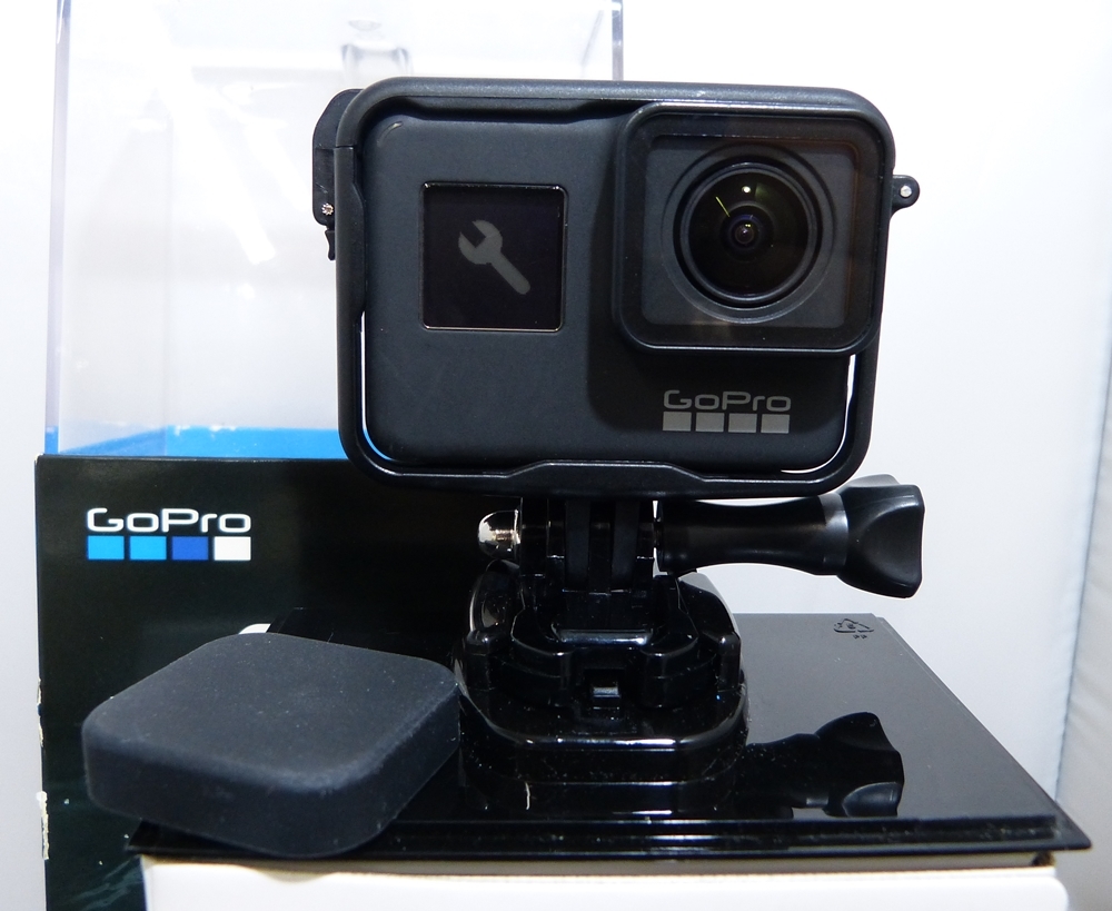 ◇中古保管品　GOPRO BLACK ゴ―プロ CHDHX-701-FW　HERO7 ウェアラブルアクションカメラ　動作品　中古品　人気カメラ◇_画像1