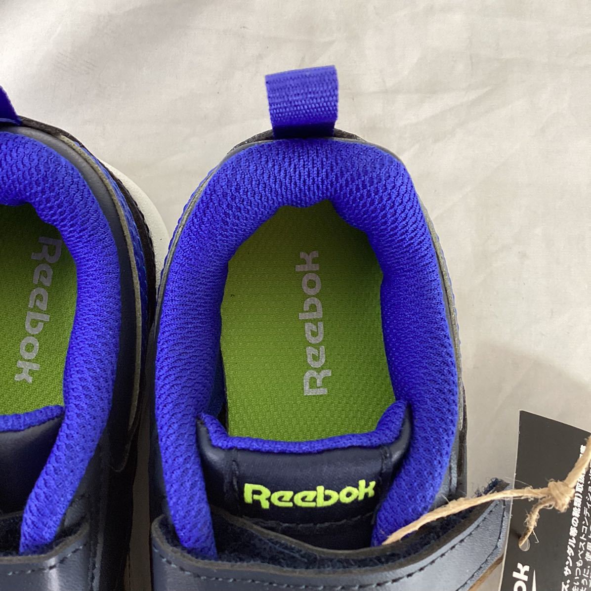 新品未使用　Reebok キッズスニーカー　ネイビー　15㎝