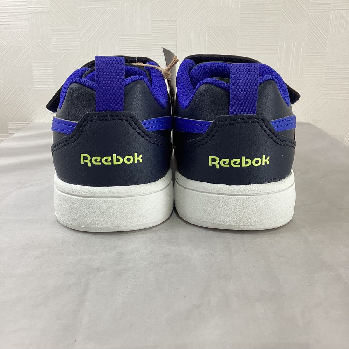 新品未使用　Reebok キッズスニーカー　ネイビー　15㎝