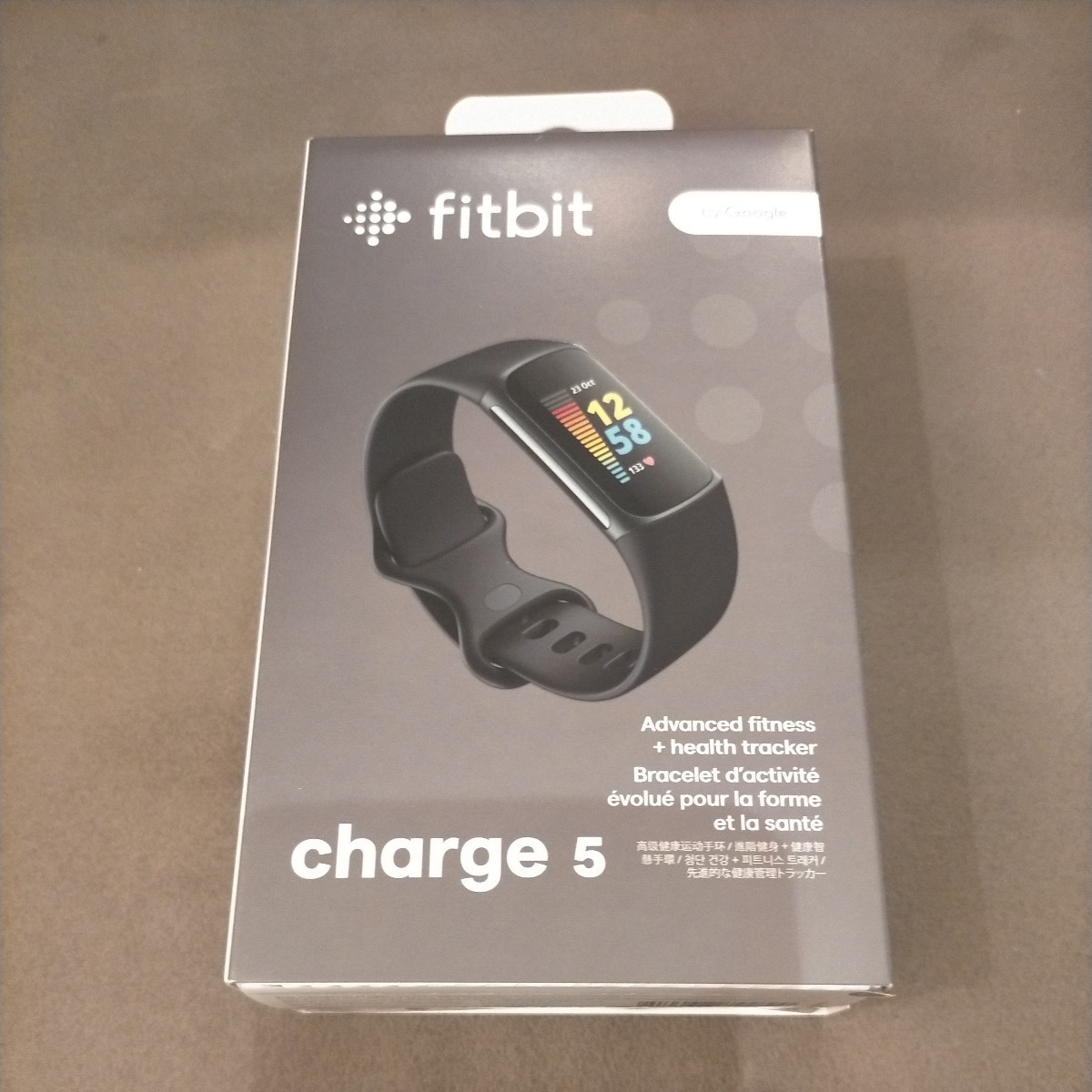 春夏新作モデル 【新品未開封】 5 charge fitbit スマートウォッチ本体