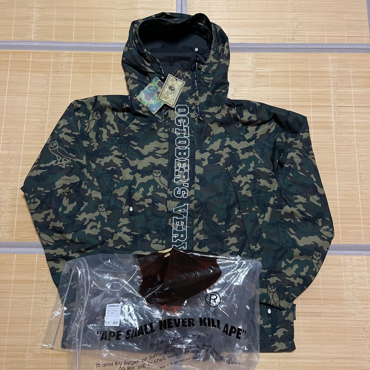 返品送料無料】 BAPE APE BATHING 新品未使用 A KAWS スノボジャケット