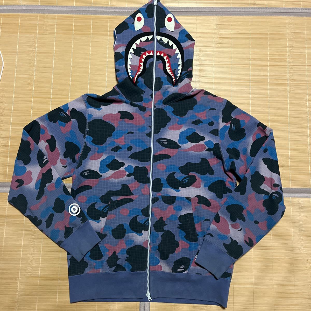 熱い販売 Camo Grid KAWS BAPE APE BATHING A SHARK 蓄光 M CAMO 迷彩