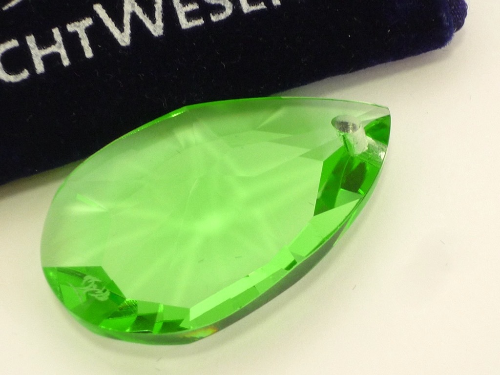 リヒトウェーゼン しずく型 クリスタル 創造の光 緑 浄化 水晶 リラクゼーション 創造の光線 波動 エネルギーリチャージ ケース付 美品 の画像8