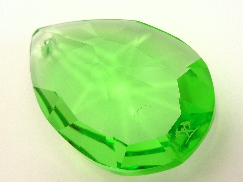 リヒトウェーゼン しずく型 クリスタル 創造の光 緑 浄化 水晶 リラクゼーション 創造の光線 波動 エネルギーリチャージ ケース付 美品 の画像6
