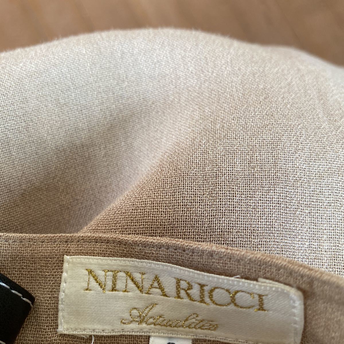 美品ニナリッチ　ラピーヌ　チャイナ風上品な麻混セットアップスーツ　サイズ11号、L NINA RICCI_画像7