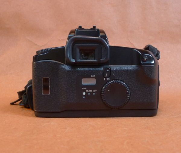 i398 Canon EOS 100QD ボディのみ 一眼レフ カメラ サイズ：約 幅15×高さ10×奥行8cm /60_画像7