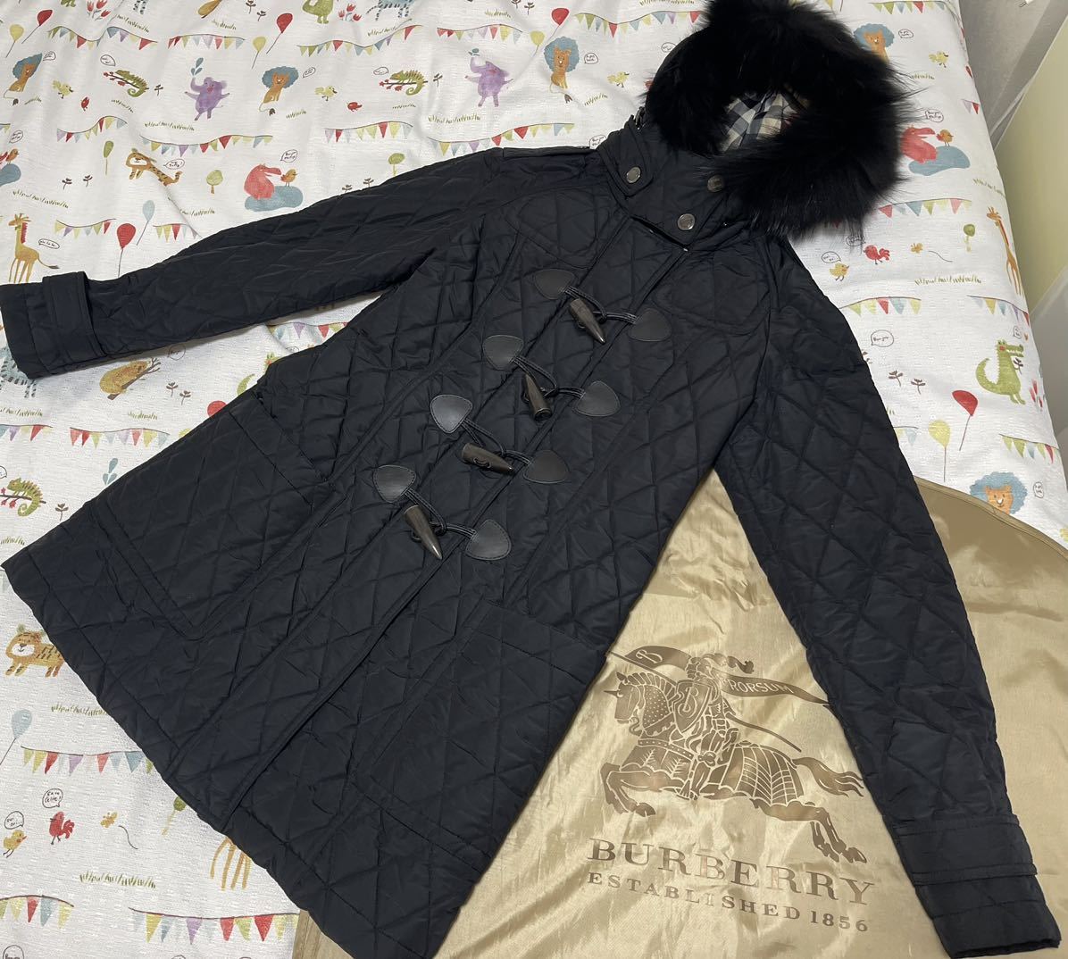 21万★豪華キルティング高年式超美品細身36 S M BURBERRYバーバリーロンドン レディースタヌキリアルファー脱着ダッフルトレンチコート黒_画像6