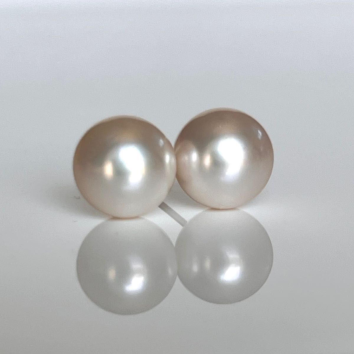 新品 K18 8.5mm あこや真珠 ハンドメイド ピアス-