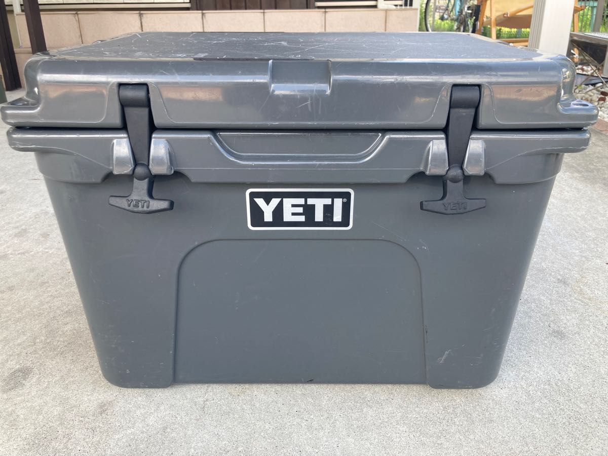 送料無料】 YETI イエティ タンドラ 35 チャコール クーラーボックス-