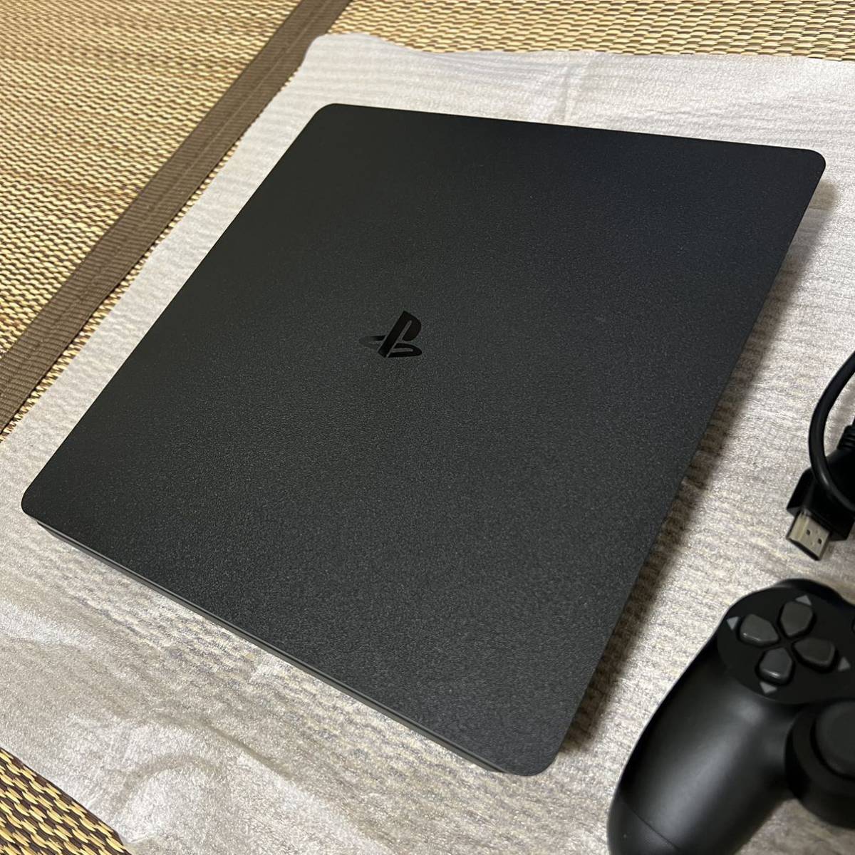 動作品 SONY PS4 本体 Jet Black CUHJ-10030 HDR 500GB モンスターハンター ワールド アイスボーン マスターエディション 元箱 付属_画像2