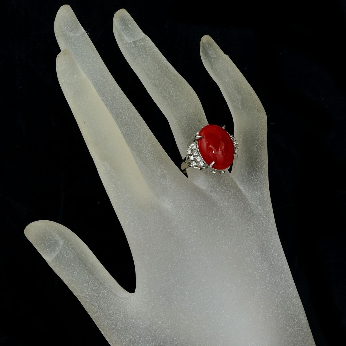 圧倒的な存在感と落ち着きのある逸品　Pt900　赤サンゴ　ダイヤモンド　リング　11.5g　0.182ct　17.0×12.8mm　ソーティング付き◆07A08