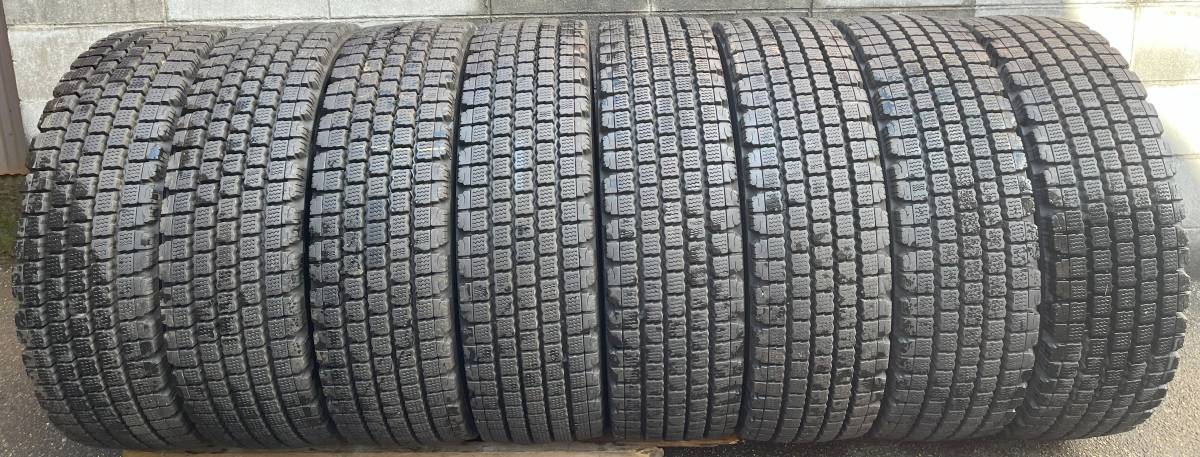 ■バリ山90% 245/70R19.5 136/134J 8本セット ブリヂストンW910 冬用スタッドレスタイヤ(1FK035-2)_画像1